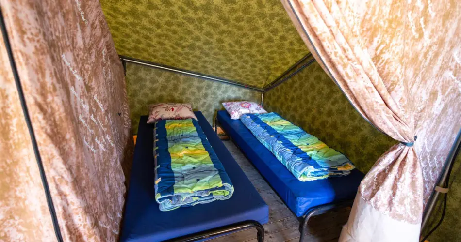 Duynlodge slaapkamer huurtent bedden