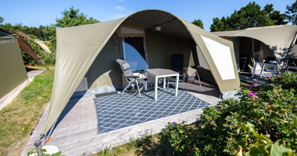 Ingerichte sunlodge tent strandcamping duinoord