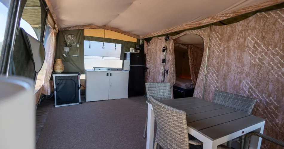 Interieur sunlodge tent strandcamping duinoord