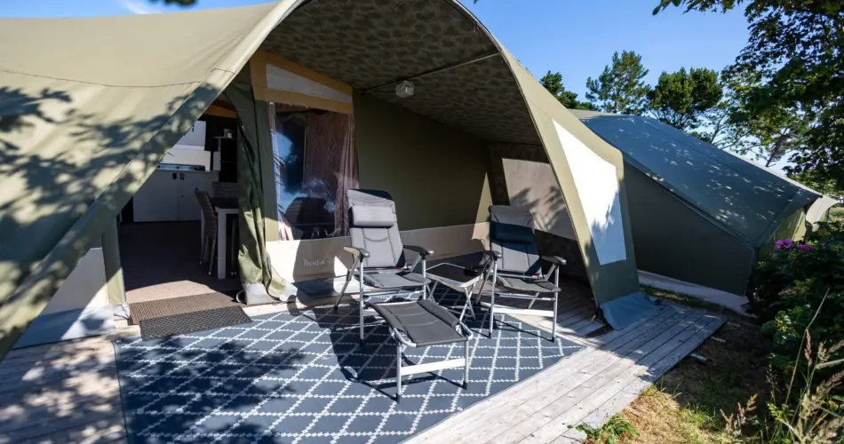 Sunlodge tent met overdekt terras ameland