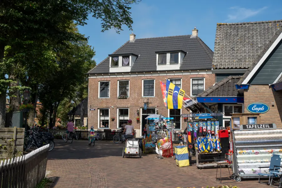 Winkelen in Hollum