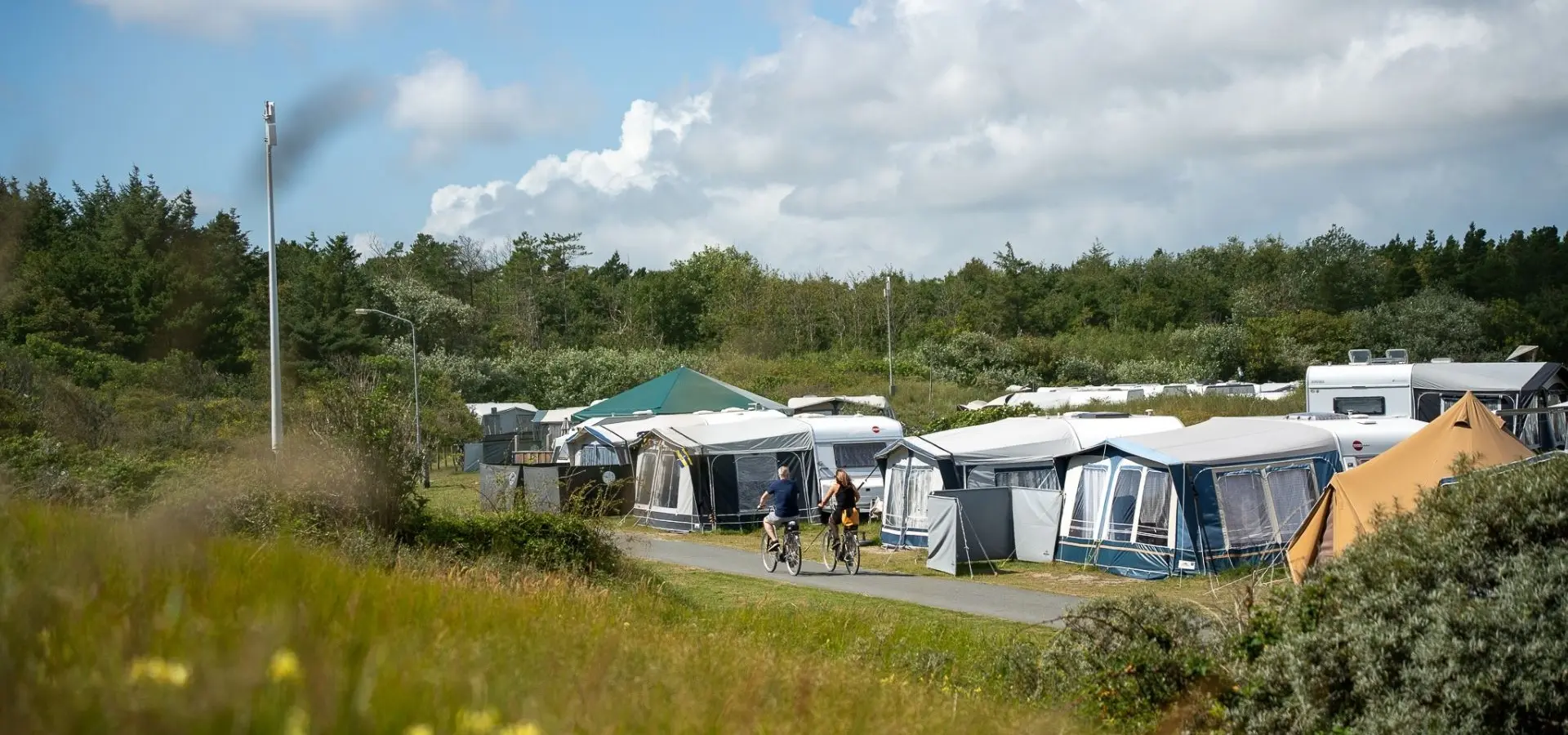 Fietsers strandcamping duinoord kampeerplaatsen