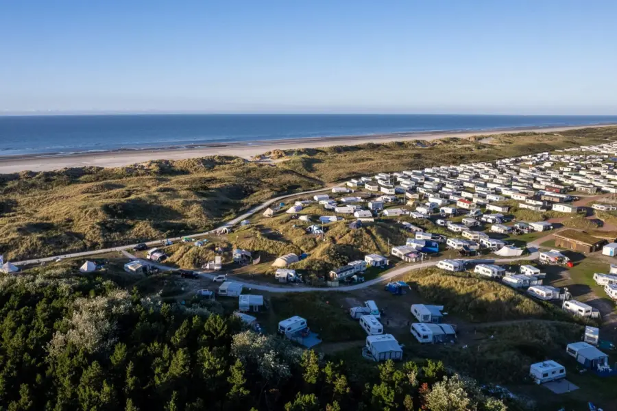 Dronefoto kamperen Strandcamping Duinoord