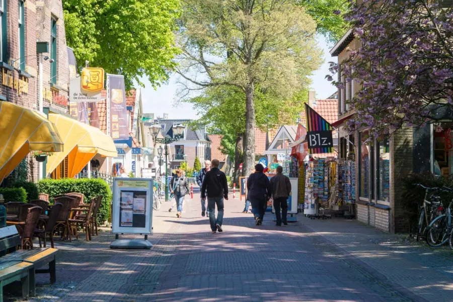 Winkelen in Nes Strandcamping Duinoord Ameland
