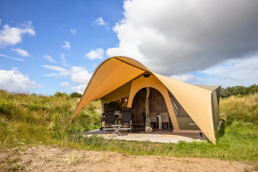 Duynlodge glampingtent op Strandcamping Duinoord Nederland