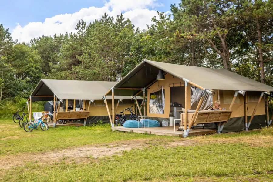 Glampingtent Safari Escape Lodge op Strandcamping Duinoord Nederland