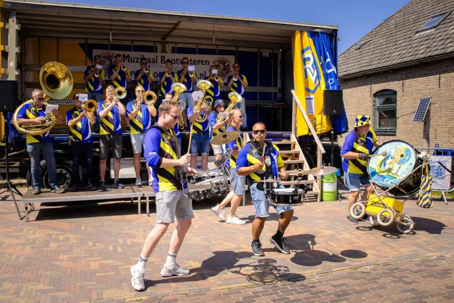 Muzikaal bootwateren muziek hollum gromkes